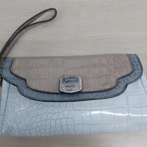 1980s Guess Pebble Leather Tri-colored Wristlet Clutch